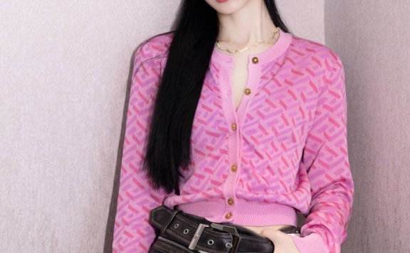 新疆女星哈妮克孜写真超靓!纤细大长腿异域风情美爆了