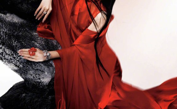 毛晓彤红衣写真超妩媚！雪肤玉貌身材曼妙美得令人窒息