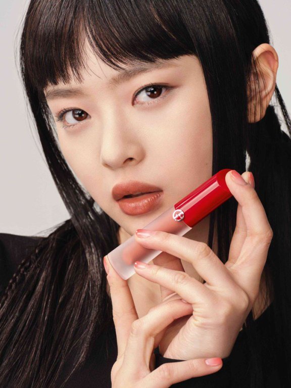 18岁美女取代舒淇!NewJeans Hanni曝光最爱亚曼尼色号