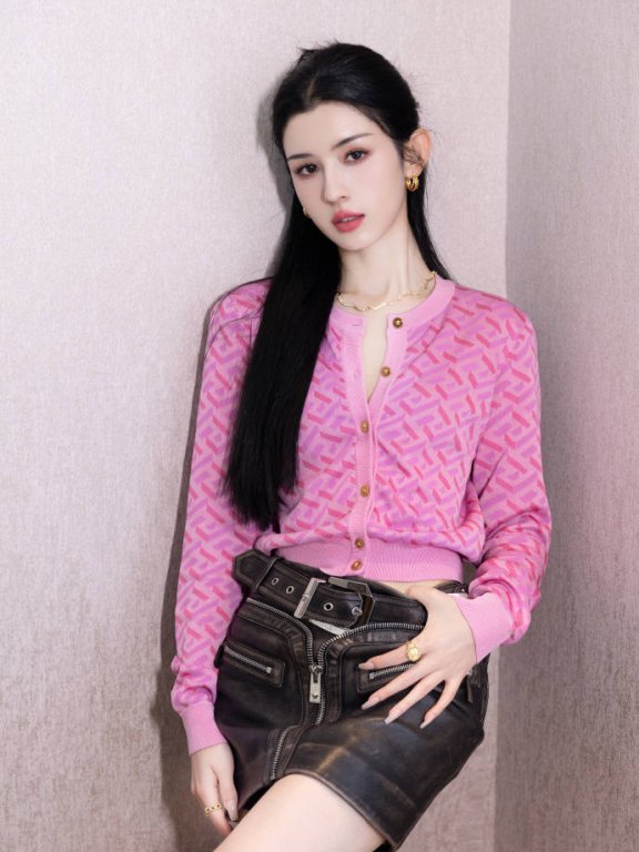 新疆女星哈妮克孜写真超靓!纤细大长腿异域风情美爆了