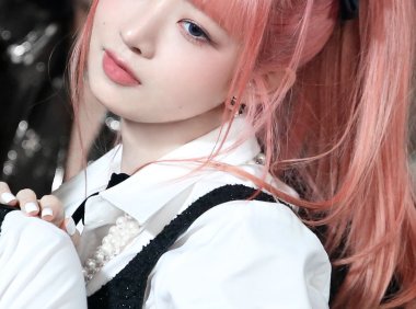 夏天正适合一头亮丽发色,看看日韩女生染的“万岁洋红”和“玫瑰金粉”