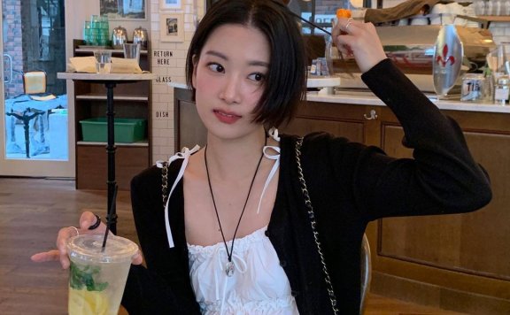 无法旅游也要穿得像度假，一起学习这位韩国女生的夏季穿搭