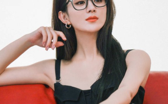 赵丽颖穿黑色吊带戴黑眼镜露大长腿！御姐范儿气场十足