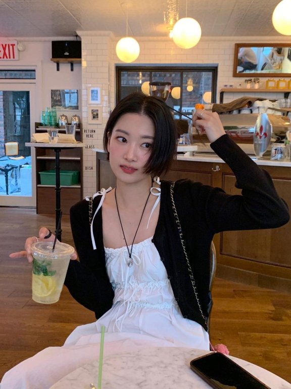 无法旅游也要穿得像度假,一起学习这位韩国女生的夏季穿搭