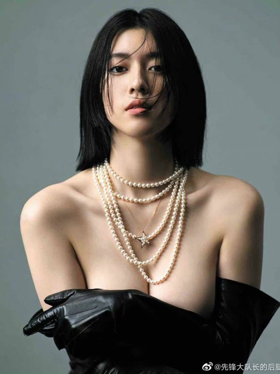 日本女星三吉彩花百变性感写真!身材火辣摄人心魄