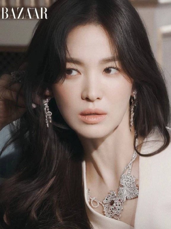 宋慧乔登《BAZAAR》时尚杂志变冷艳暗黑系女神!精致妆容美得令人窒息