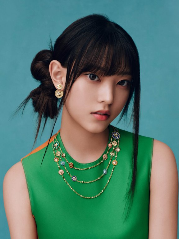 小鹿般的灵动眼神，NewJeans Haerin演绎Dior 全新Rose des Vents轻奢珠宝系列