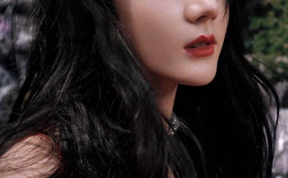 迪丽热巴穿红色刺绣礼服超靓丽!异域风情美丽动人