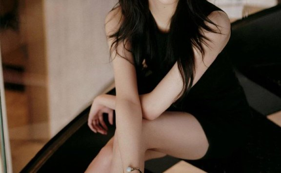 关晓彤穿黑色无袖连衣裙超靓!肤白貌美大长腿性感撩人