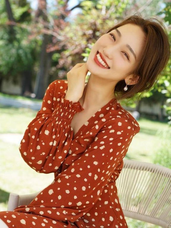 电影频道一姐蓝羽太惊艳!靓丽美图笑容太甜美!