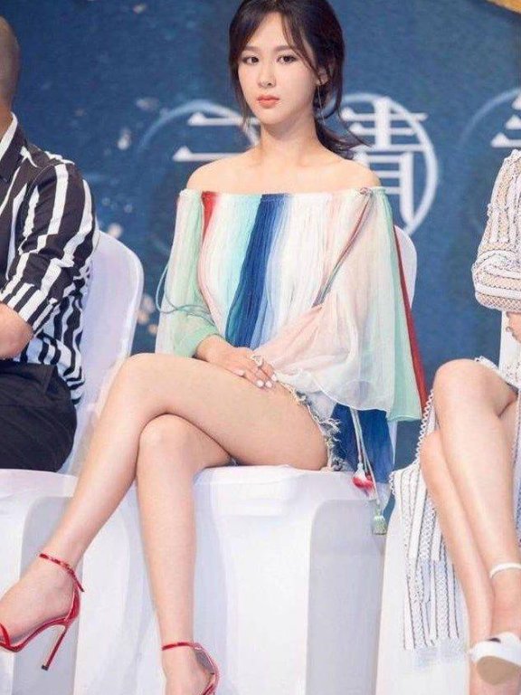 杨紫各类靓丽写真!温柔甜美越来越美丽