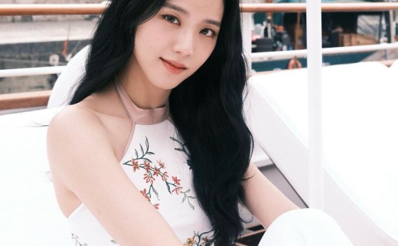BLACKPINK的穿衣打扮百看不腻，Jennie偏爱这个品牌、Jisoo难得穿得性感