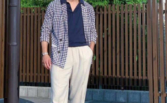 日本街拍：男了上了年纪衣穿素、裤穿松，时髦有型还能减龄