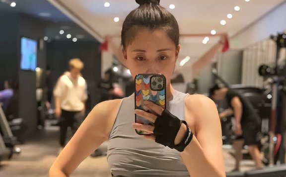 43岁殷桃晒健身照大秀好身材!经典角色美出新高度