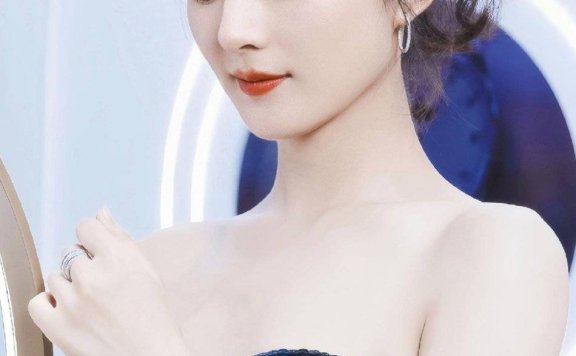 赵丽颖穿蓝色星钻人鱼裙！肤白貌美身材曼妙性感撩人