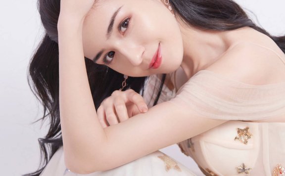 新疆女星哈妮克孜靓丽惊艳!异域风情大长腿美得令人窒息