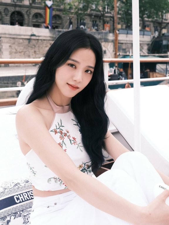 BLACKPINK的穿衣打扮百看不腻,Jennie偏爱这个品牌、Jisoo难得穿得性感