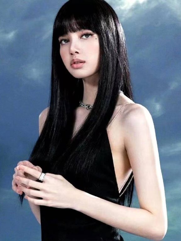 Lisa入驻2023亚洲名人堂晒泳装照!曼妙身材性感火辣
