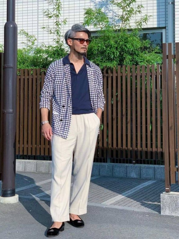 日本街拍:男了上了年纪衣穿素、裤穿松,时髦有型还能减龄