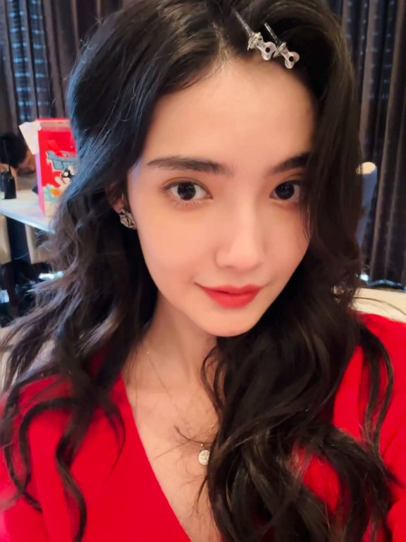 新疆女星加奈潜力十足!肤白貌美大长腿太性感妖娆