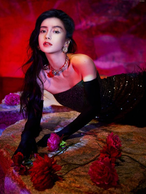 杨颖最新写真媚态迷人!肤白貌美浓妆艳抹太妖艳
