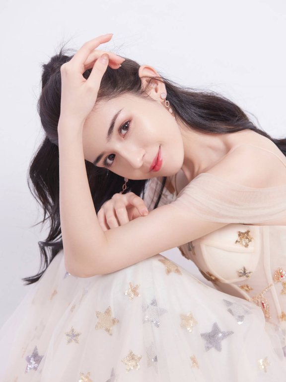 新疆女星哈妮克孜靓丽惊艳!异域风情大长腿美得令人窒息