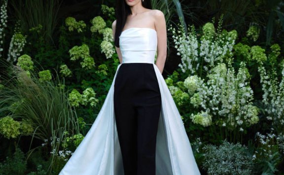 文咏珊发靓丽写真超美！雪肤玉貌曼妙身材性感撩人