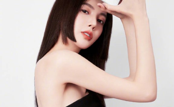 金晨代言三星手机写真露白嫩美背!曼妙身材性感撩人