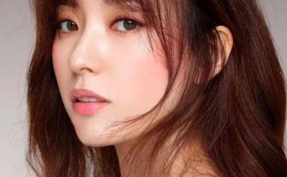 韩孝周德国杂志写真超靓!肤白貌美大长腿魅力不可小觑