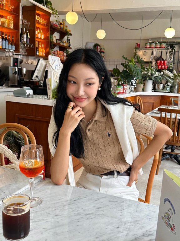 又到了最适合穿衣打扮的天气!来学习韩国女生的文艺早秋穿搭