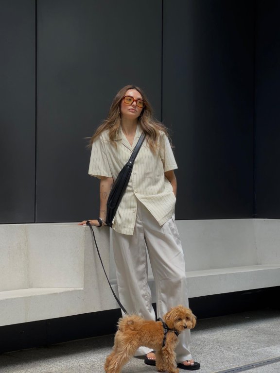 遛个狗也穿得率性好看,来看伦敦女生Chloe Hayward 的日常穿搭