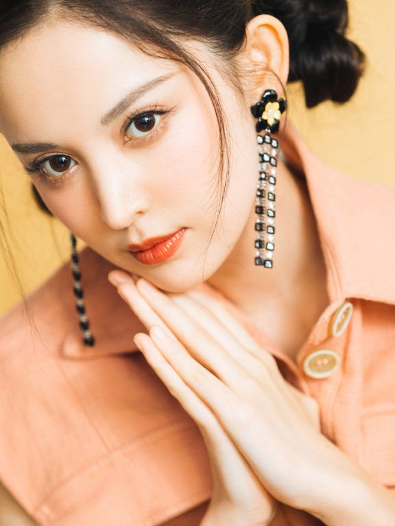 古力娜扎晒新剧婚纱靓图!雪肤玉貌美得令人窒息