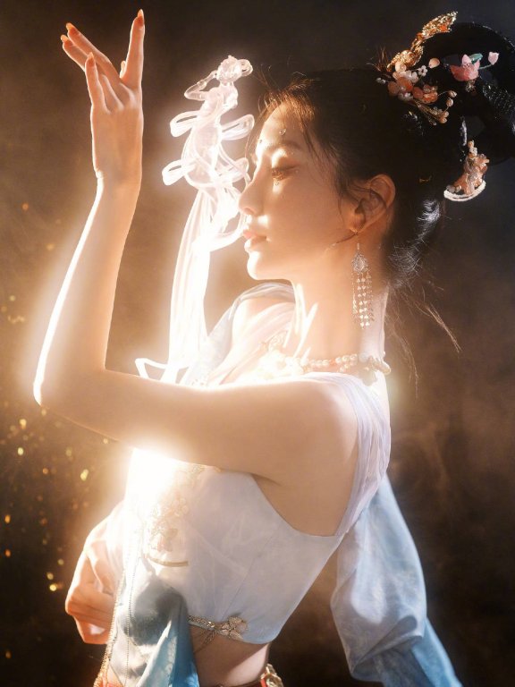 杨颖新潮无框超出片上热搜!从嫩模到影视天后性感撩人