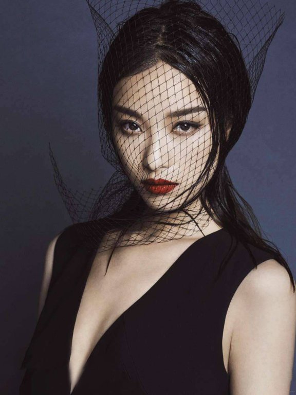 倪妮各类造型惊艳大秀事业线!谋女郎魔鬼身材性感火辣