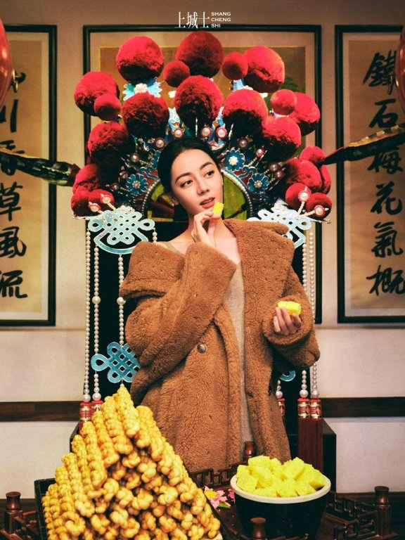 迪丽热巴游西安古城超靓!异域风情高挑身材美得让人窒息
