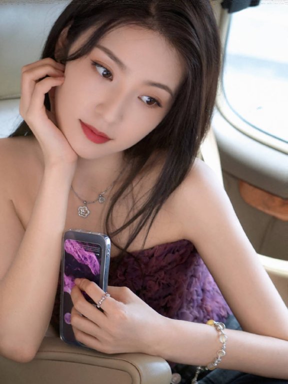 “紫霞仙子”马心瑞穿紫衣露白嫩美背!雪肤玉貌性感撩人