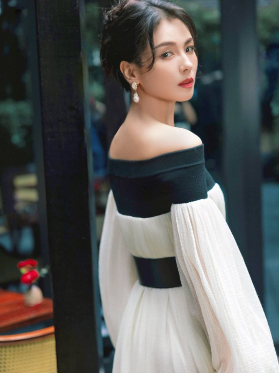 “国民贤妻”刘涛性感优雅兼备!风情万种美得让人窒息