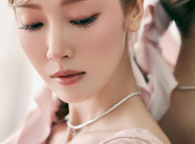 正在韩国女生间流行，好多女团成员喜欢上了紫苏叶刘海