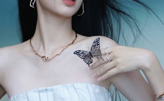 周也代言写真露出白皙香肩!身材曼妙肌肤娇嫩太美了