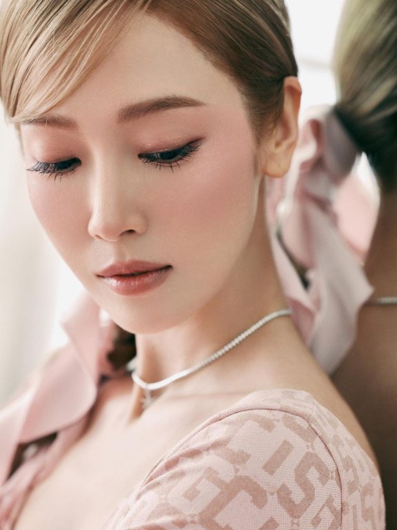 正在韩国女生间流行,好多女团成员喜欢上了紫苏叶刘海