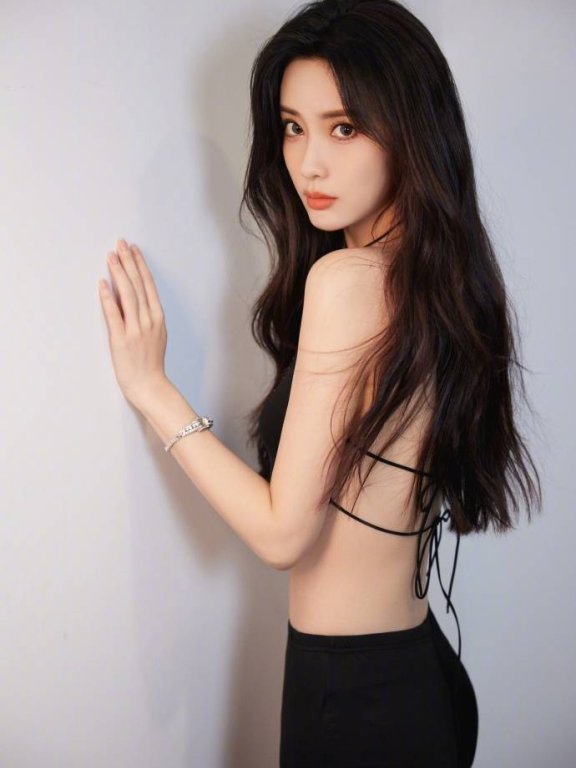 孟子义发露背性感写真!曼妙身材太惊艳