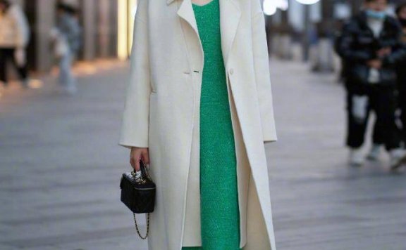 杭州街拍太惊艳!满大街都是大衣搭配裙子,时髦又优雅