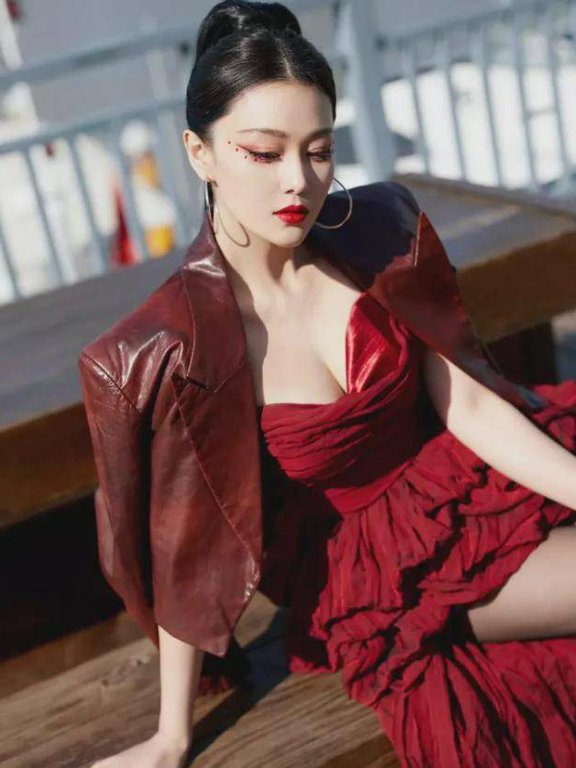 36岁的张馨予大秀火辣身材,凹凸有致像20岁少女!