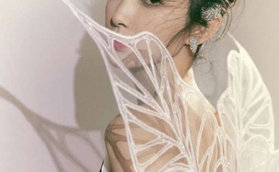 李冰冰娜扎周也徐若晗惊艳合影!和颂四美谁最性感火辣?