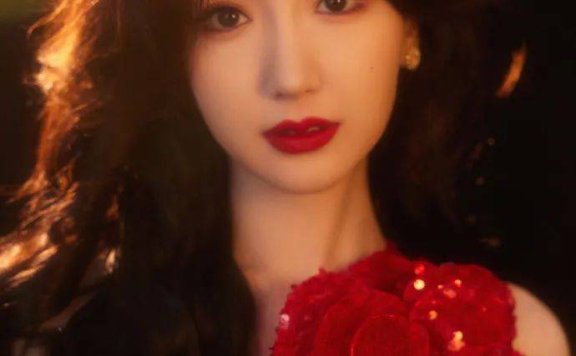 毛晓彤烈焰红衣写真美爆了！她身材曼妙妩媚妖艳性感迷人