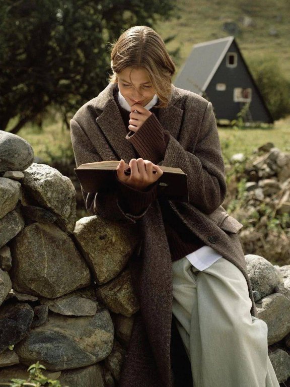 大衣穿得“高级”靠什么？这3个打扮方法一直被热捧，时髦百搭