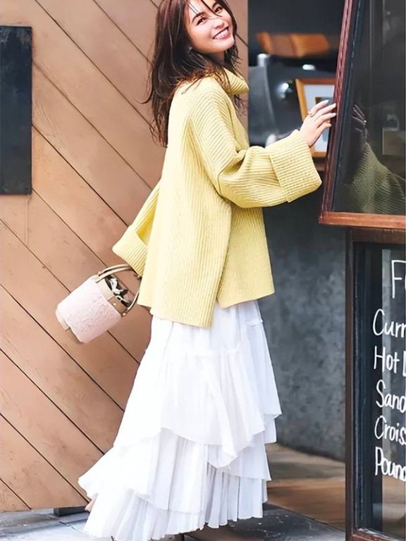 毛衣搭配半身裙突然火了，保暖时髦还优雅