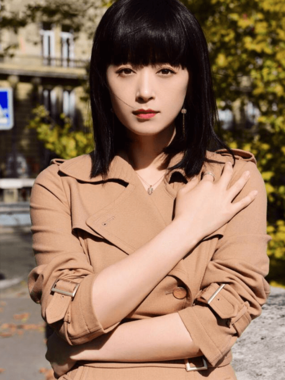 蒋欣减肥成功后新剪了齐刘海,40岁的她美得如此惊艳和高级