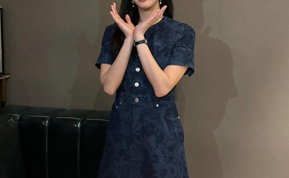 金高银为电影《破墓》宣传,她2024最新的穿搭还是一样率性时髦