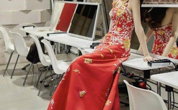 沈梦辰的巴黎走秀太惊艳了：穿中国风长裙美到窒息，气质都提升了